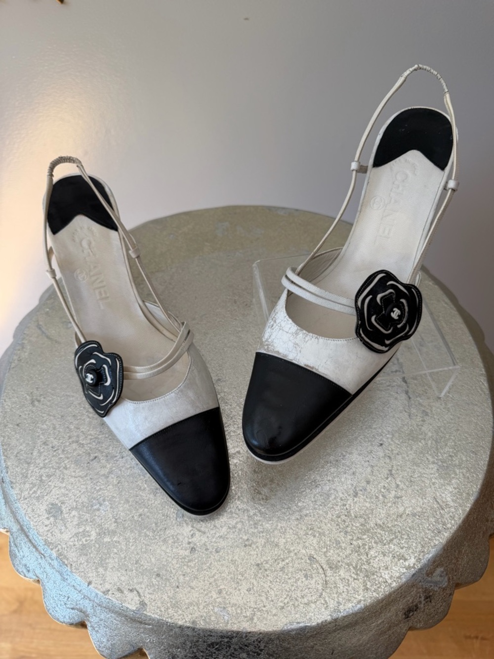 CHANEL - Two-Tone Slingback Wedges w/ Camellia Detail – Size 38.5 - Picture 3 of 15